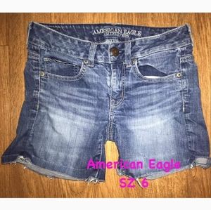 AMERICAN EAGLE SHORTS SZ 6